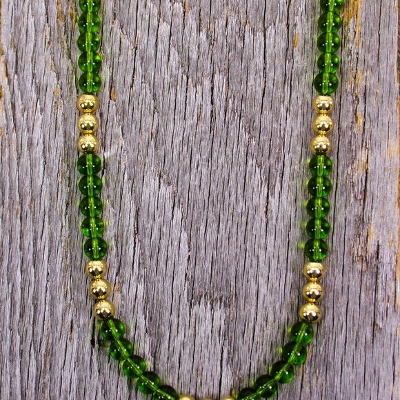 Colorful green glass and gold bead necklace  with all round beads - Picture 6 of 9